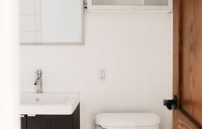 Studio, 1 bath, 422 sqft, $895, Unit 104