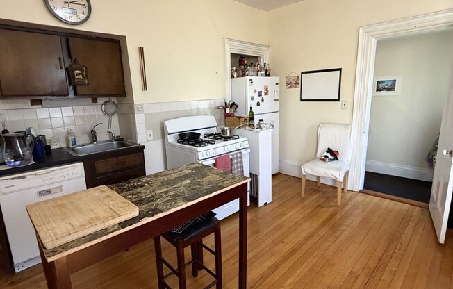 2 beds, 1 bath, 1,200 sqft, $2,995, Unit 2