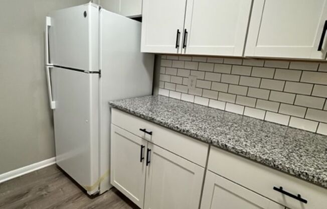 2 beds, 1 bath, $2,050, Unit #6393