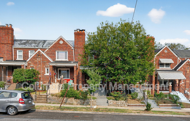 5221 2 ST NW