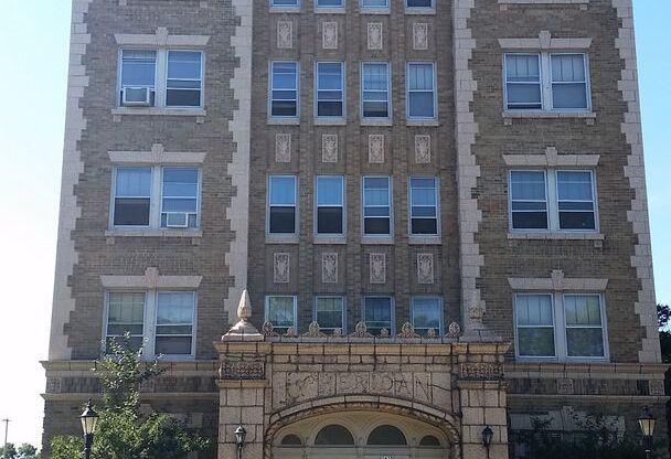 1 bed, 1 bath, 664 sqft, $1,100, Unit 408