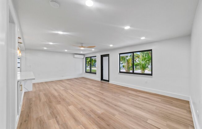4114 SW 49 CT