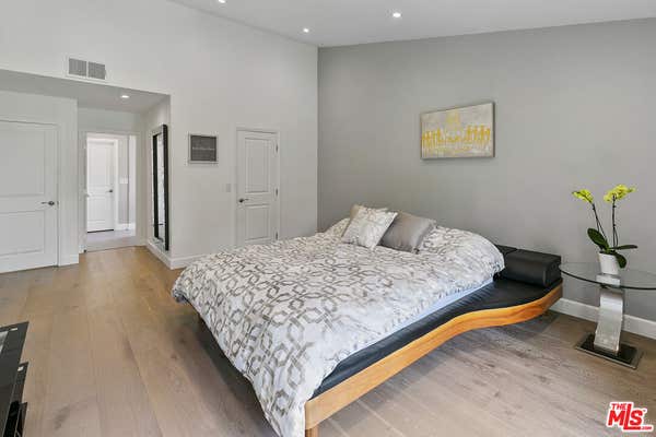 1520 S Beverly Glen Blvd Apt 205