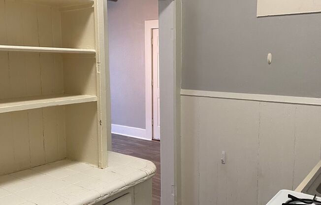 Studio, 1 bath, 400 sqft, $815, Unit Unit 8