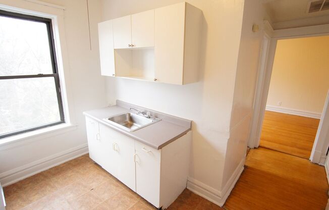 1 bed, 1 bath, 676 sqft, $1,795, Unit 2520-2N