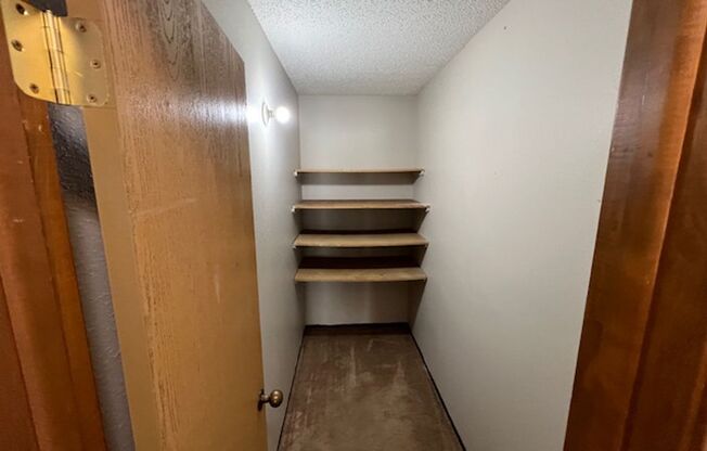 2 beds, 1 bath, $1,045, Unit 2623IZE