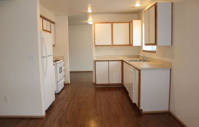 3 beds, 2.5 baths, $2,200