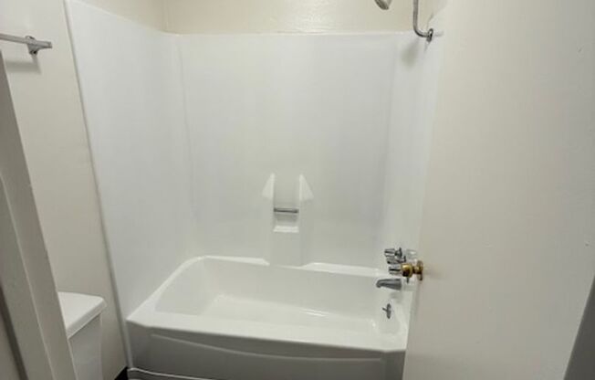 Studio, 1 bath, $970, Unit 19