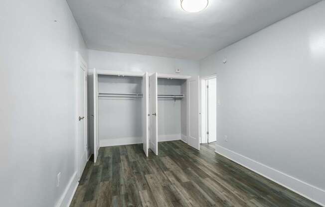Bedroom-Spacious Closets