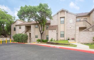 Beautiful Condo in NE San Antonio! Available for ASAP move in!