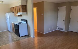 1 bed, 1 bath, 576 sqft, $950, Unit 04