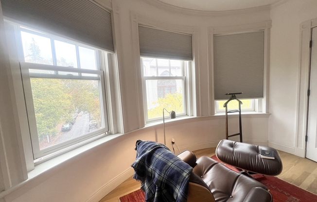 2 beds, 1 bath, $3,600, Unit 32