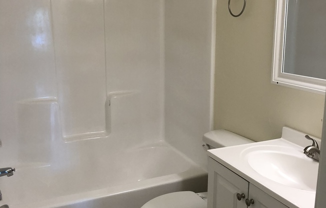 1 bed, 1 bath, 650 sqft, $1,100, Unit 126