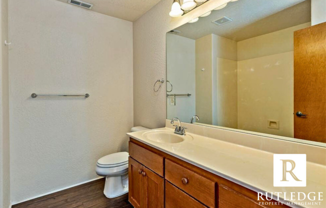 3 beds, 2.5 baths, $2,195, Unit 522