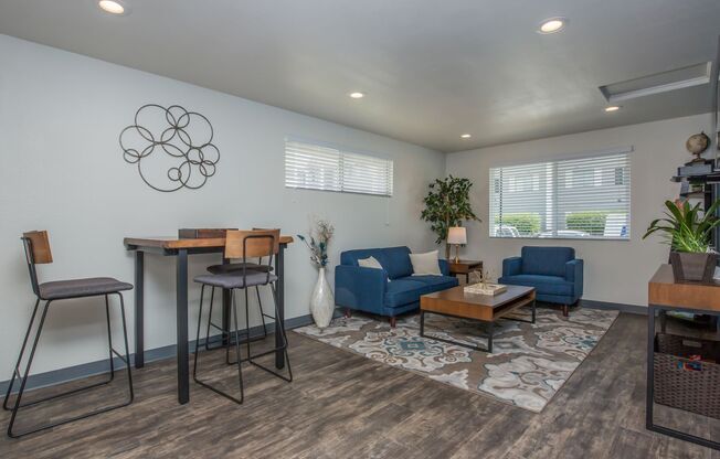 2 beds, 1 bath, 980 sqft, $1,445