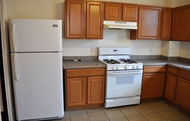 1 bed, 1 bath, 1,000 sqft, $995, Unit Unit 2