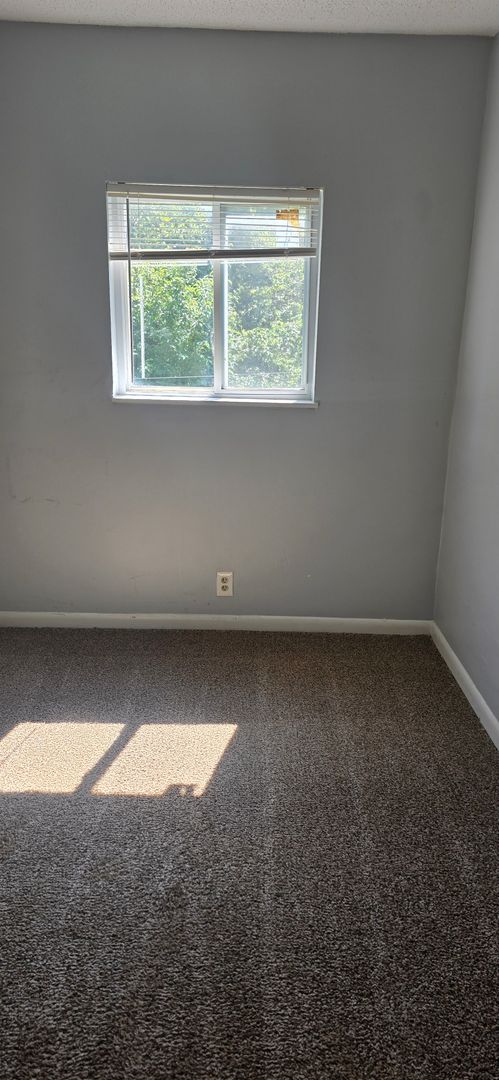 2 beds, 1 bath, 750 sqft, $1,100, Unit 110