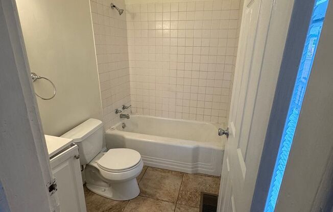 1 bed, 1 bath, $1,000, Unit 145-1F