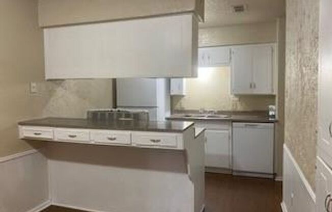 708-714 E  Pecan St