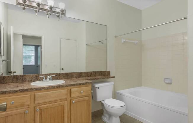 Gatehouse on the Green apartments in Plantation, FL photo of bathroom