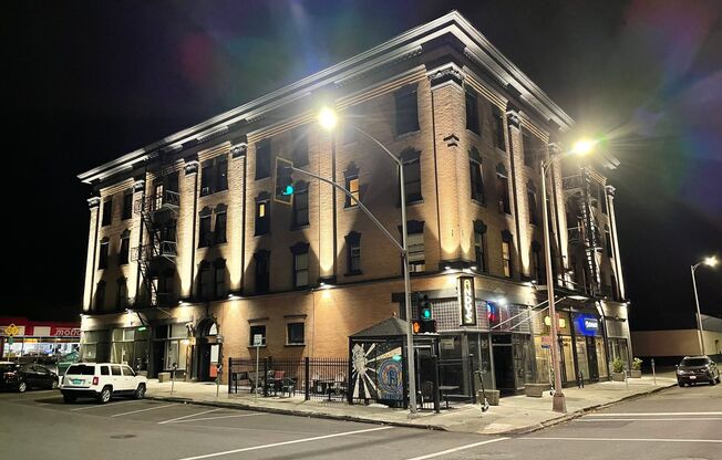 1 bed, 1 bath, 424 sqft, $795, Unit 211