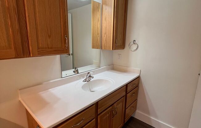 2 beds, 1.5 baths, 950 sqft, $1,395, Unit 300E