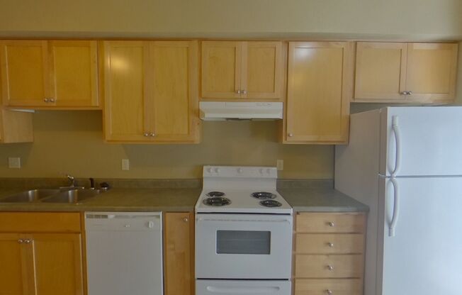 2 beds, 1 bath, $1,600, Unit 5