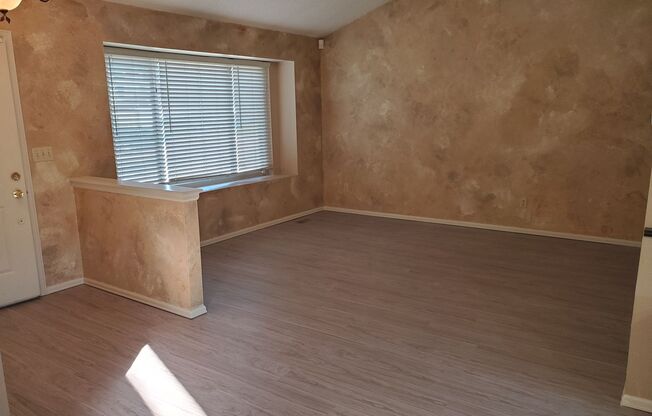 Amazing 3 Bed 2 Bath Home in Briargate!!