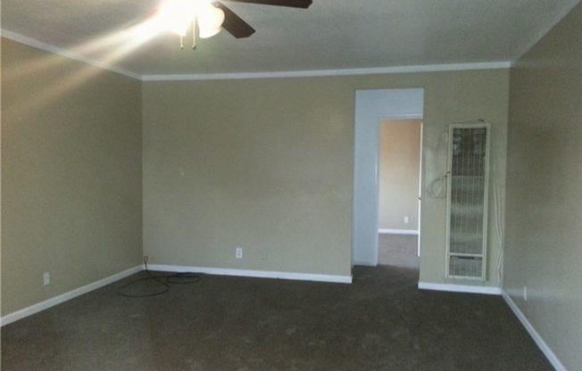 634 W COLDEN AVE