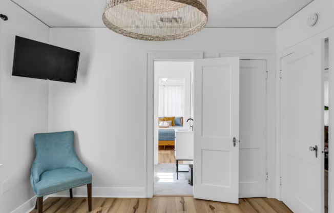 Furnished 2-Bedroom Corner Lot Home in Old Seminole Heights!