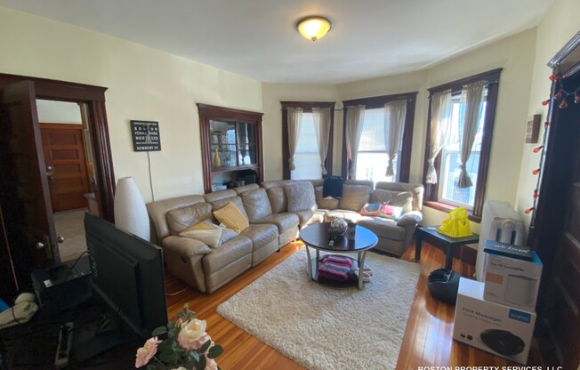 7 HILLSIDE ST