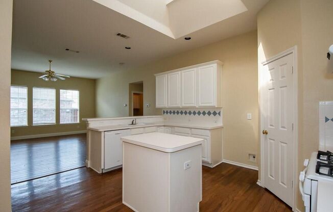 Adorable single story 3/2- Plano