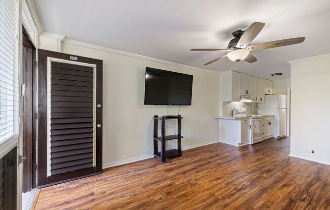 Remodeled 1 bed/ 1 bath- **ALL Utilities Included**