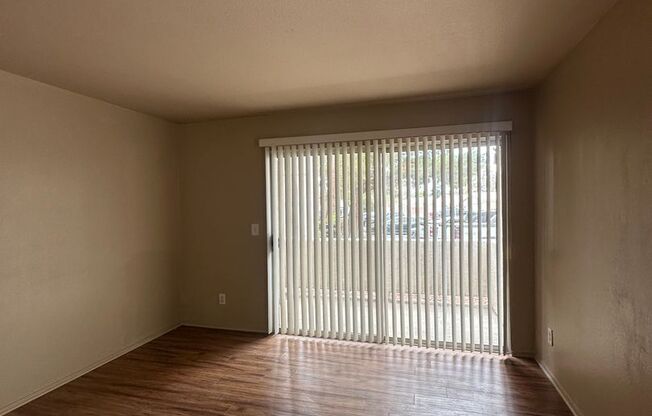 Must See 2 Bedroom Condo! Newly Renovated!