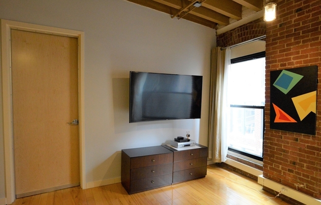 3 beds, 2 baths, 1,620 sqft, $6,200, Unit 4E