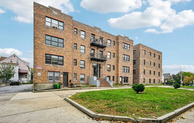 1 bed, 1 bath, $2,400, Unit 5S-7
