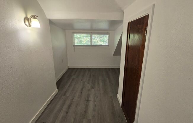 2 beds, 1 bath, 800 sqft, $995, Unit Unit 6