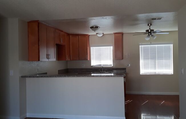 2 beds, 1 bath, 760 sqft, $2,295, Unit B6