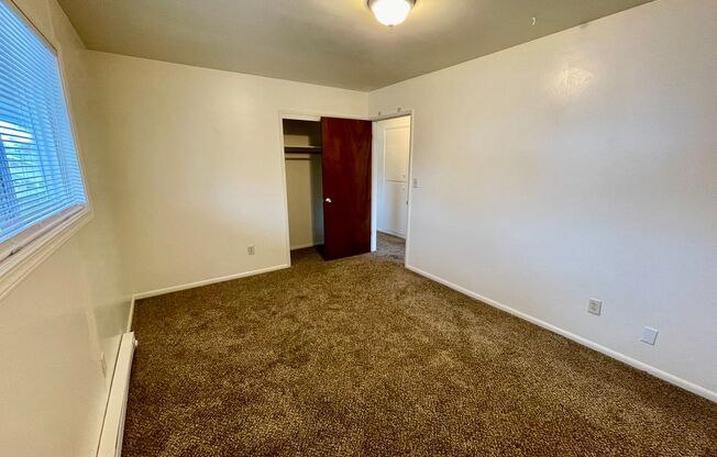 3 beds, 1 bath, $1,350, Unit #11