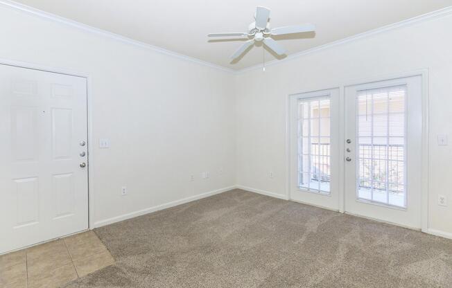 1 bed, 1 bath, 727 sqft, $989