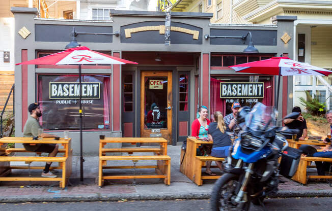 Ellamarie_Photo_ Basement Pub House