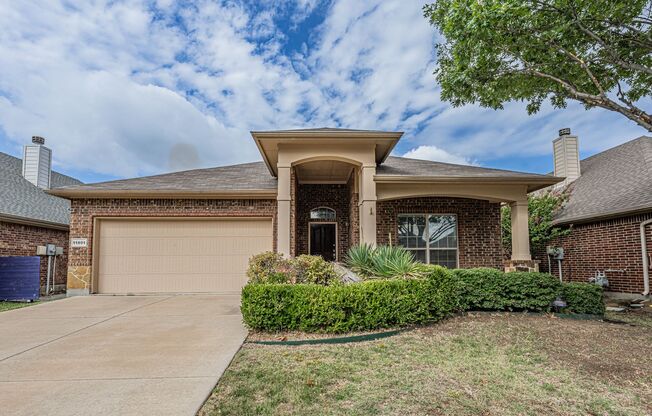 $500 off 1st month's rent! Bright, clean & open concept 3/2/2 home in Villages of Woodland Springs - 11801 Basilwood Drive, Fort Worth TX 76244