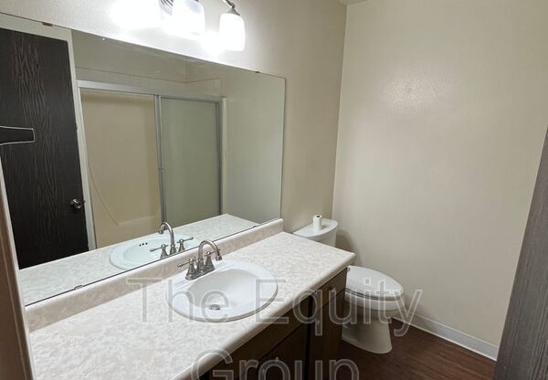 2 beds, 1 bath, 1,000 sqft, $1,350