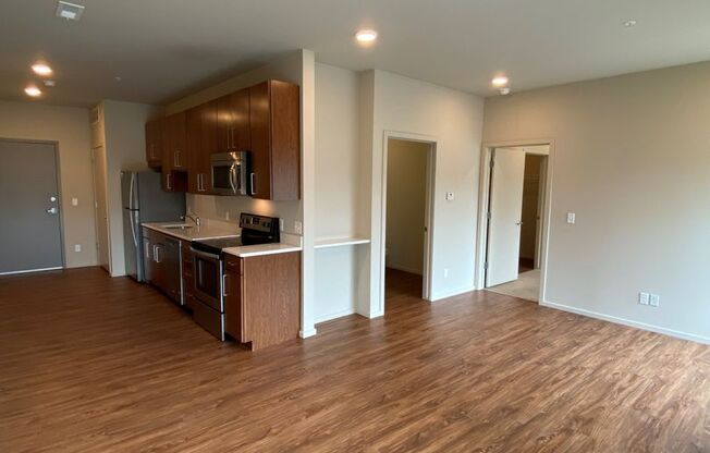 1 bed, 1 bath, 718 sqft, $1,260, Unit 455