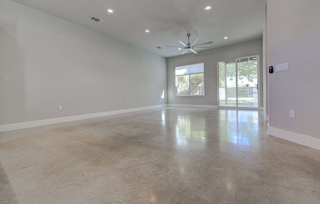 Modern Townhome in Prime Crestview Location