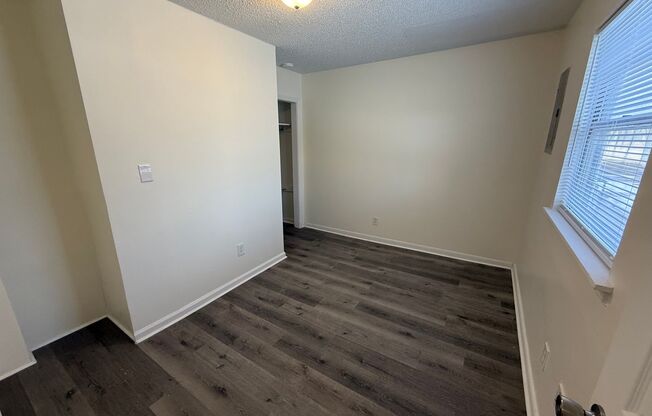 2 beds, 1 bath, 775 sqft, $790, Unit 420-22 Tefft-422 Tefft