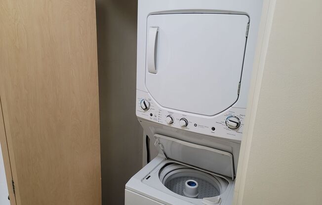 2 beds, 1 bath, 859 sqft, $2,795, Unit C-302