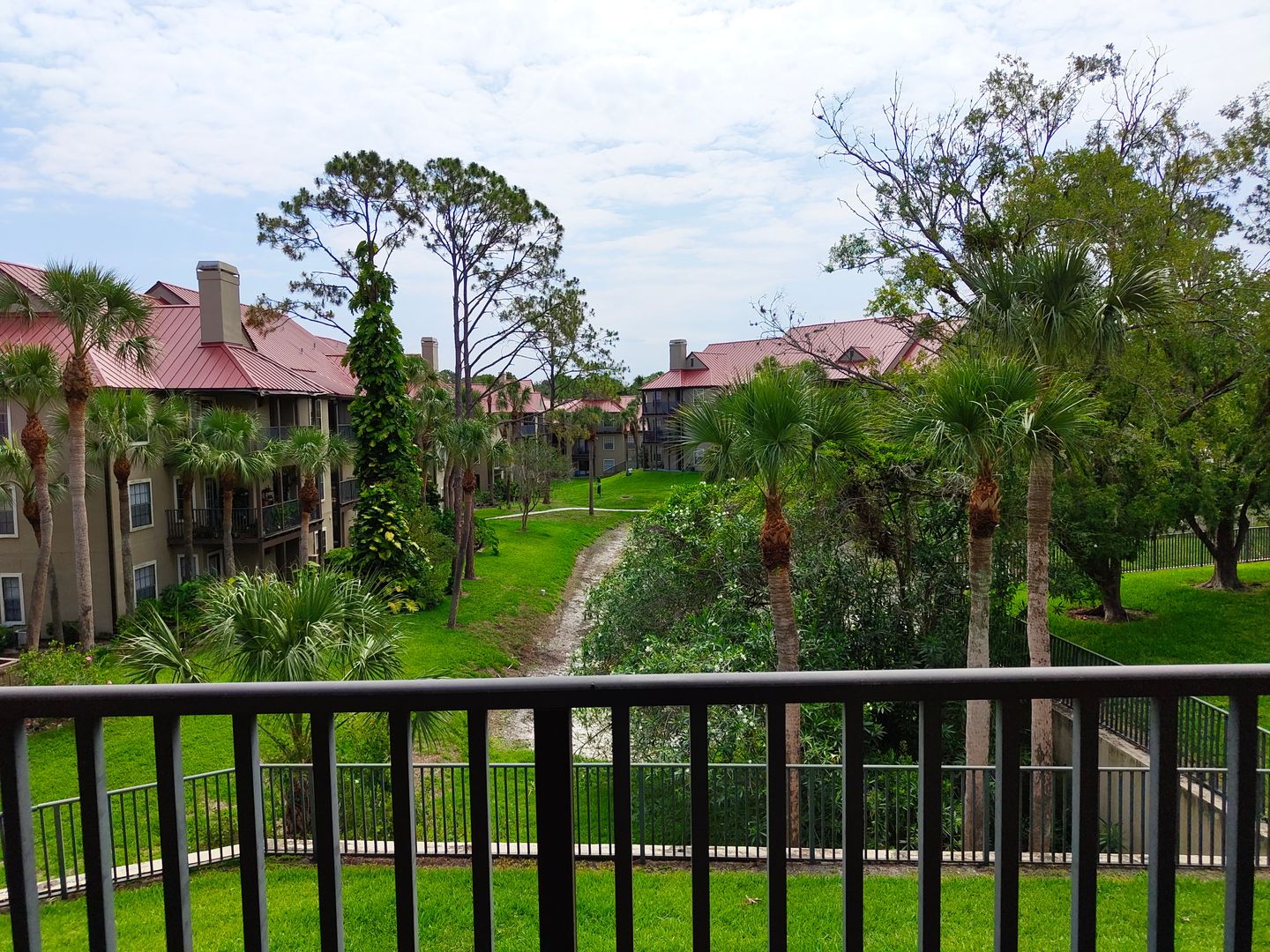 Gated, Updated 2 bedroom, 1 bath Condo in Oasis Pearl Lake