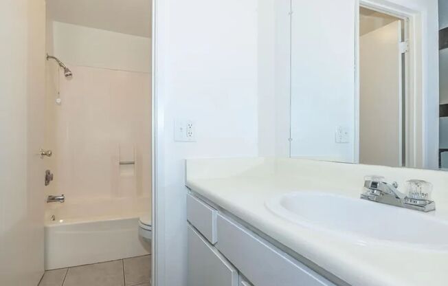 1 bed, 1 bath, 500 sqft, $935, Unit 2-11