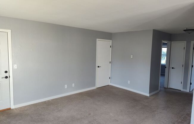 2 beds, 1 bath, $950, Unit APT-4